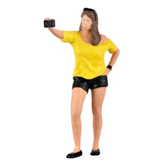Viessmann 1551 - Spur H0 Frau schießt Selfie, mit Blitzlicht