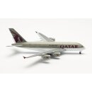 Herpa 528702-001 - 1:500 Qatar Airways Airbus A380 &ndash; A7-APG