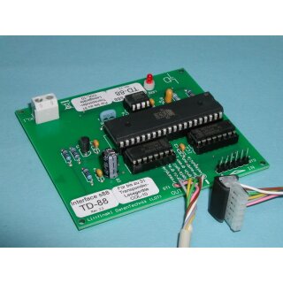 LDT 060021 - TD-88-B als Bausatz: Interface s88. Das Interface speist die Transponder-Information in den s88-Rückmeldebus. An das TD-88 können bis zu 31 Lesegeräte (COL-10) angeschlossen werden.