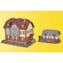 Kibri 39315 - Spur H0 Eisenbahner-Wohnhaus mit...