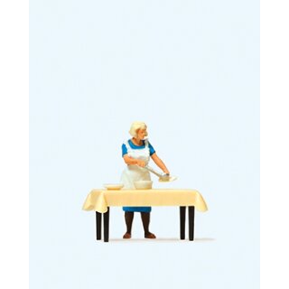 Preiser 28130 - Einzelfigur Exklusivausführung 1:87 "Hausfrau am Tisch, Essen schö"
