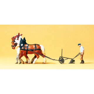 Preiser 30431 - Gespann Fertigmodell 1:87 "Bauer mit Pflug, zwei Pferde."